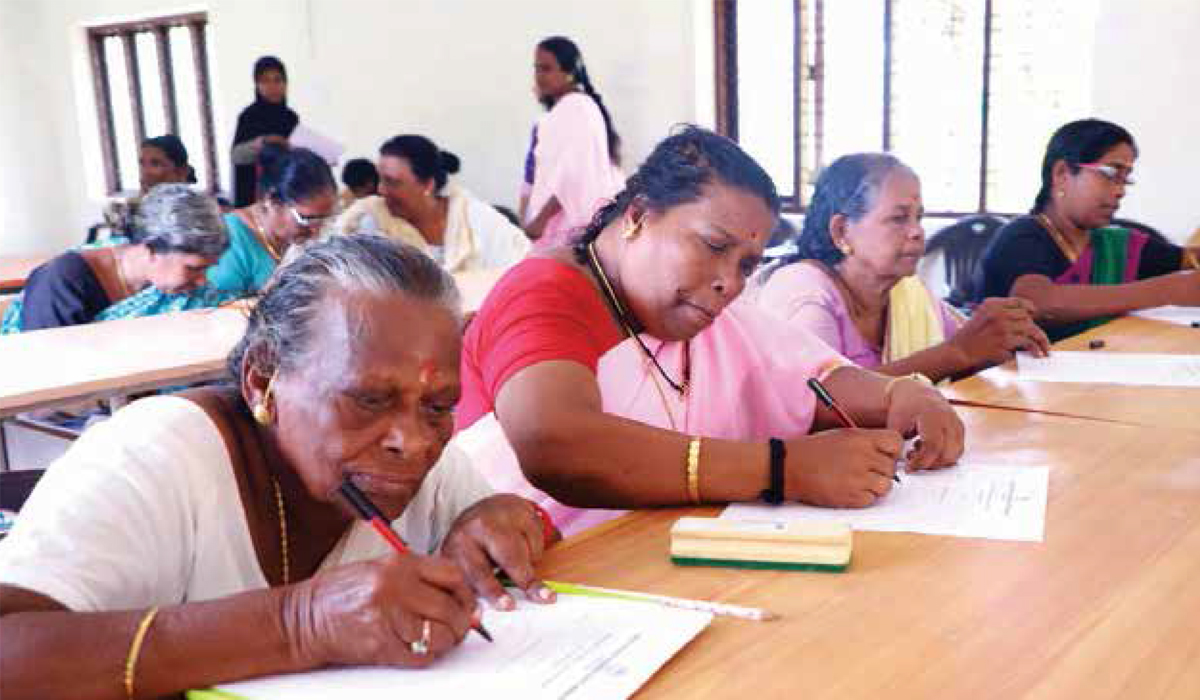 നിരക്ഷരതയുടെ തുരുത്തുകള്‍ ഇല്ലാതാകുമ്പോള്‍